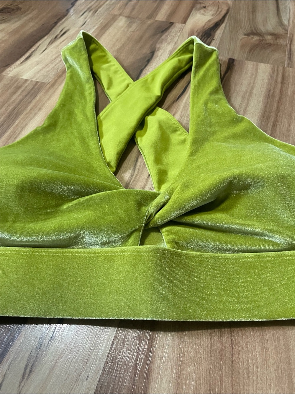 NWT Fabletics Oasis Crushed Velour Twist Sports Bra Chartreuse Green Size XL - Picture 3 of 7